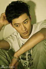 组图：乔任梁摇滚小子变性感型男 魅惑演绎忧郁王子