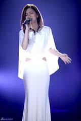 组图：歌手2邓紫棋白裙优雅 茜拉满文军补位