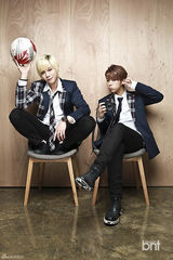 高清：韩团Mpire写真穿格纹豹纹西装张扬个性