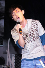 幻灯图集：林宥嘉发新专辑 现场深情演绎新歌