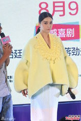 组图：范冰冰上海宣传穿“棉袄” 不做快男评委