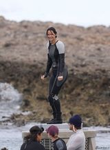 组图：《饥饿游戏2》片场 詹妮弗-劳伦斯新制服曝光