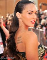 高清组图：梅根-福克斯出席颁奖礼 烈焰红唇