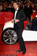 组图：德国男星埃利亚斯-穆巴里克帅气亮相