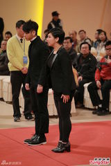 组图：方逸华跪拜邵逸夫 刘德华张学友致祭