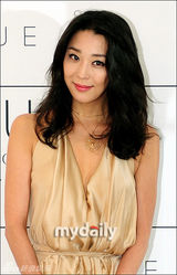 组图：赵尹熙韩高恩出席活动 时尚装扮引潮流