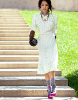 组图：姚晨撞色街拍绚烂秋冬  街头时尚感十足