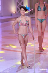 组图：港姐总决选  众佳丽性感泳装亮相