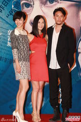 组图：杨采妮《圣诞玫瑰》首映 郭富城耍宝