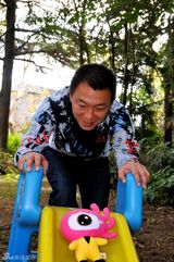 高清组图：黄渤与小新的威尼斯休闲时光