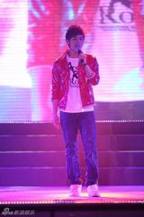 组图：快男杭州欢唱会火爆开唱 兄弟情感动全场