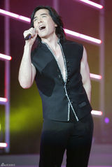 策划：费翔旧照回顾 英俊少年变性感大叔