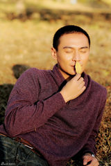 组图：刘冠翔暖男写真 盎然生机展活力