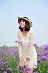 组图：王文绮田园写真 展邻家女生俏皮可爱