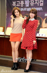 组图：韩女团T-ara素妍孝敏出席音乐剧发布会