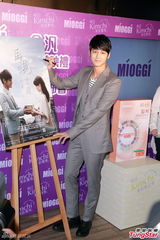 组图：韩星金汎(金范)帅气赴港做活动 兴奋看到大黄鸭