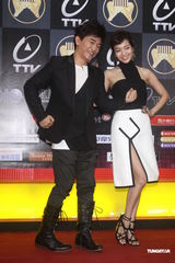 高清组图：音乐金曲奖主持人亮相 吴宗宪携手侯佩岑