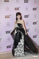 组图：周慧敏赞老公细心体贴 诸葛梓岐望生龙宝宝