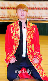 组图：JYJ成员金俊秀音乐剧《莫扎特》彩排