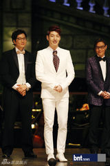 组图：孙浩英《歌剧明星》获胜 严智苑主持礼服抢眼