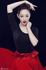 组图：蒋梦婕红唇俏丽 裙摆飞扬化身舞动精灵