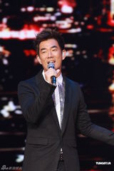 组图：陈思思开唱人气火爆 曾志伟主持twins任嘉宾