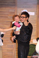 组图：钱嘉乐叹母爱伟大 为爱女取名钱凯晴