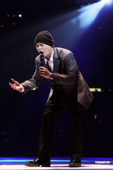 组图：关之琳徐濠萦等众星捧场黄伟文作品展