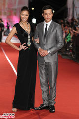 组图：群星亮相金钟奖红毯 林依晨陈柏霖受追捧