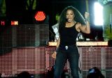 组图：珍妮-杰克逊蓬发狮吼气场十足 致敬天王MJ