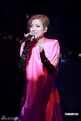 高清组图：郑秀文香港红馆开唱 与刘德华贴面掀高潮