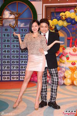 组图：小S被问胖达人千万转让 快闪避谈