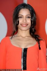 组图：《女人心事》首映 穆里根黑超遮面