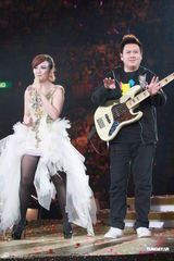 组图：梁静茹演唱会落幕 与表哥同台合唱