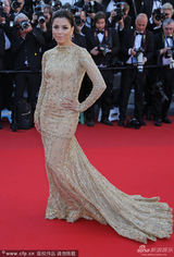 组图：《绝望主妇》伊娃鱼尾裙现身华贵性感