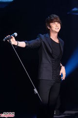 组图：韩星申彗星台湾大秀“骑马舞”