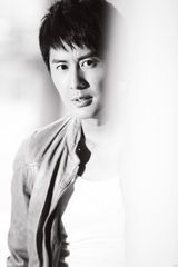 组图： 张天其神秘黑白写真酷惑难挡