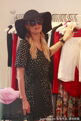 组图：帕里斯-希尔顿潮店扫货毫不惜金