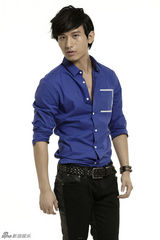 组图：成毅动感写真 魅力熟男气质点亮眼球