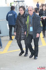 组图：邵逸夫追思会金色布置 不接受花篮花圈