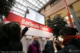 组图：柏林影展紧张筹备 民众排队买票现场爆满