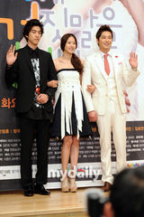 组图：尹恩惠等出席新剧《试试和我说谎》发布会