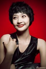 组图：阎娜明艳红唇大片曝光 诠释热辣诱惑