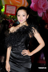 高清组图：徐子珊低胸上阵 诸葛梓岐小鸟依人