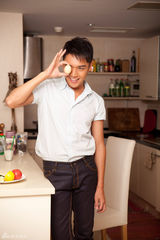 组图：霍政谚最新写真曝光 尽显宅男可爱魅力