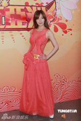 组图：郭书瑶井柏然牵手献唱亚视 张敬轩盼解封