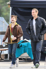 组图：哈利波特丹尼尔转型恐怖片 头顶犄角面色阴郁