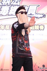 组图：潘玮柏帅气亮相 呼吁大家远离毒品