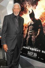 组图：贝尔和哈迪携妻甜蜜亮相《蝙蝠侠》首映