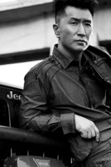 组图：张笑君硬朗熟男写真演绎别样沧桑